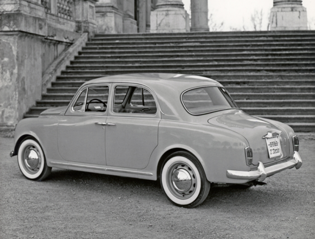 The second generation Appia, launched in 1956, had a protruding rear end that gave it a more modern look than its predecessor. © IXO Collections SAS - Tous droits réservés. Crédits photo © © Lancia D.R.