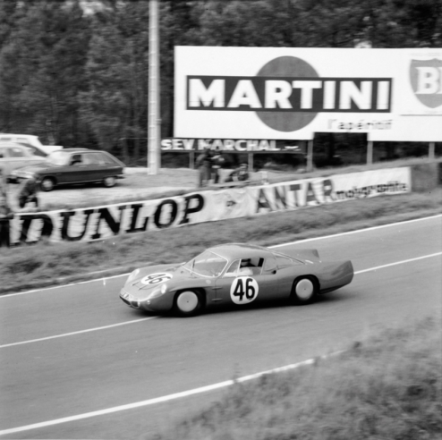 La M65 de Mauro Bianchi et Henri Grandsire n’effectuera que 32 tours en 1965 avant que la boîte ne rende l’âme. © IXO Collections SAS - Tous droits réservés. Crédits photo © Renault D.R. / Archives et Collections 