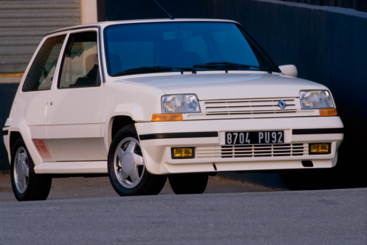 La supercinq, une R5 relookée qui garde son caractère populaire et sympathique auprès d’un large public. © IXO Collections SAS - Tous droits réservés. Crédits photo ©  Renault D.R. / Archives et Collections