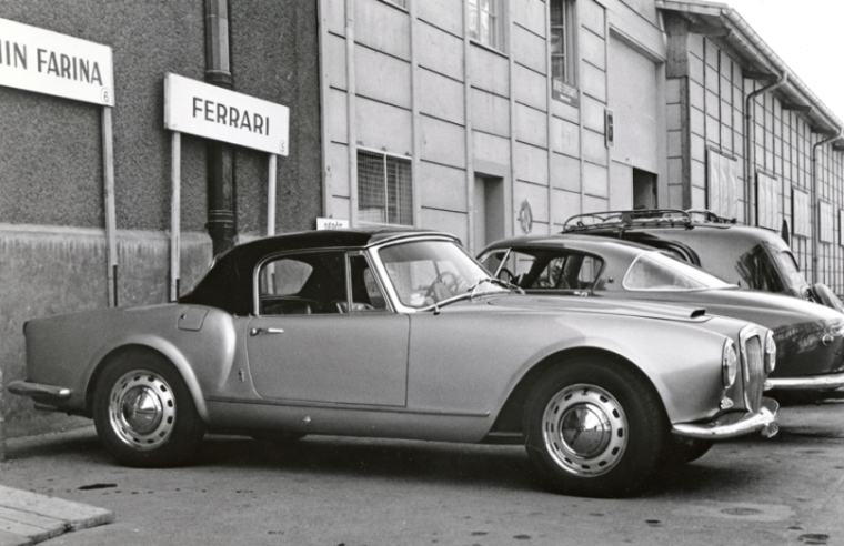 Para rebajar la línea del capó del B24, en la imagen un modelo de 1957, se reubicaron el filtro de aire, el ventilador y la bomba de agua. © IXO Collections SAS - Tous droits réservés. Crédits photo © Lancia D.R.