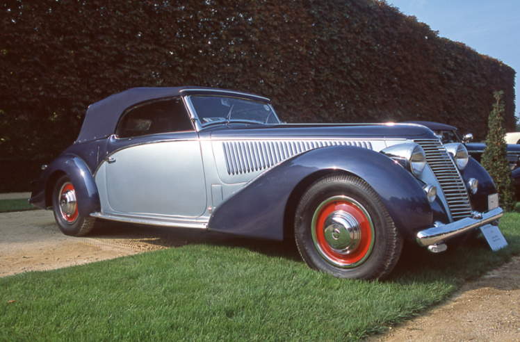 L’Astura va inspirer les plus grands carrossiers du moment, comme Pinin Farina qui réalise ce cabriolet aux lignes élégamment épurées en 1938. © IXO Collections SAS - Tous droits réservés. Crédits photo © Lancia D.R.