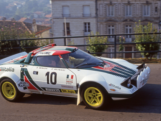 La Lancia Stratos HF a remporté quatre fois le Rallye de Monte Carlo. Ici, Sandro Manuri et Silvio Maiga dans l’édition de 1976. © IXO Collections SAS - Tous droits réservés. Crédits photo © Lancia D.R.