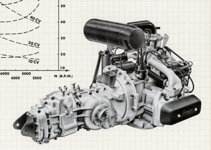 Le moteur à quatre cylindres opposés à plat de la Flavia (ici une version 1800 à injection) est particulièrement compact, ce qui contraste avec la transmission, toute en longueur. © IXO Collections SAS - Tous droits réservés. Crédits photo © Lancia D.R.