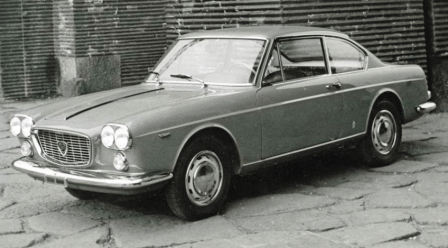 The Lancia Fulvia, here a Coupé designed by Pininfarina, was the first Italian car to adopt front-wheel drive technology. © IXO Collections SAS - Tous droits réservés. Crédits photo © Lancia D.R.