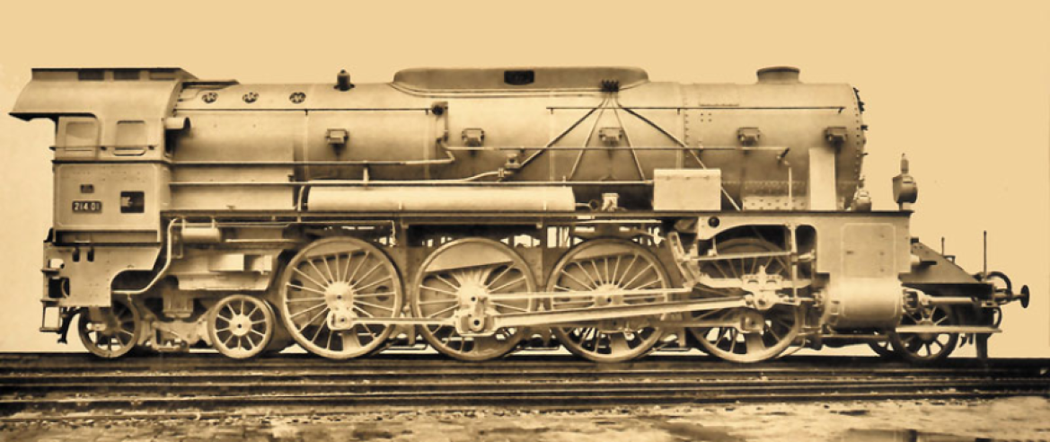 Der großartige Typ 142, Serie 214, gebaut in 1928 im Geiste Gölsdorfs von seinem Schüler Adolphe Giesl. Sie war die einzige österreichische Lokomotive, die in der Lage war, schnelle und schwere Züge über die schwierigen Steigungen des Balkans zu ziehen. © IXO Collections SAS - Tous droits réservés. Crédits photo © Collection Trainsconsultant-Lamming