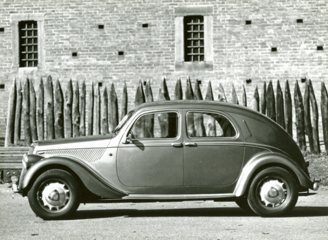 Lors de sa présentation officielle, la Revue Technique Automobile titre : “La Lancia Aprilia fait honneur à l’industrie automobile italienne.” © IXO Collections SAS - Tous droits réservés. Crédits photo © Lancia D.R.