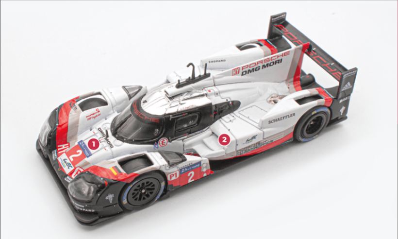 1.  La 919 Hybrid de 2017 est identique à celle de 2016 : Porsche a décidé de quitter la catégorie LMP1 pour se concentrer sur la catégorie GTE Pro, et par conséquent n’en a pas prévu l’évolution.2. Durant les années précédentes, Porsche a donné à chaque exemplaire une couleur propre. En 2017, toutes les 919 Hybrid des 24 Heures portent la même livrée.© IXO Collections SAS - Tous droits réservés. 