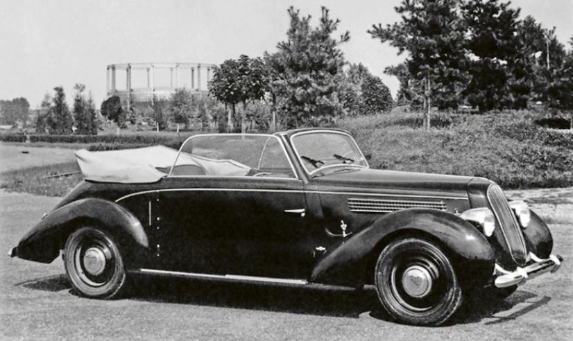 Bertone produced two versions of a Lancia Aprilia cabriolet in 1938 and 1939, with a recognisable V-shaped grille. © IXO Collections SAS - Tous droits réservés. Crédits photo © Lancia D.R.