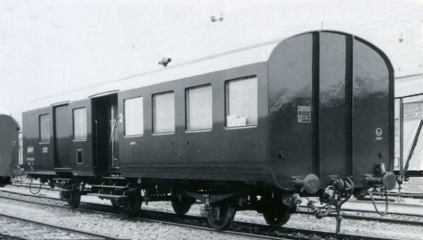 La version mixte 3e classe-fourgon des « trois pattes ». Très utile à chaque « bout » d’une rame pour respecter les normes de sécurité. © IXO Collections SAS - Tous droits réservés. Crédits photo © Collection Trainsconsultant-Lamming