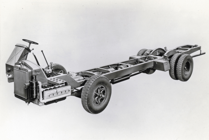 Para além da sua própria gama de veículos comerciais, a Lancia Veicoli Industriali comercializava chassis nus, como este ESATAU P de dois eixos, que eram vendidos a construtores de carruagens especializados. © IXO Collections SAS - Tous droits réservés. Crédits photo © Lancia D.R.