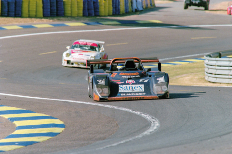 On the left, the TWR/Porsche WSC-95 no. 7 in the lead in the final hour of the 24 Hours of Le Mans on 16 June 1996. At the age of 22 years and 4 months, Austrian Alexander Wurz became the youngest ever winner of the French classic.  © IXO Collections SAS - Tous droits réservés. 