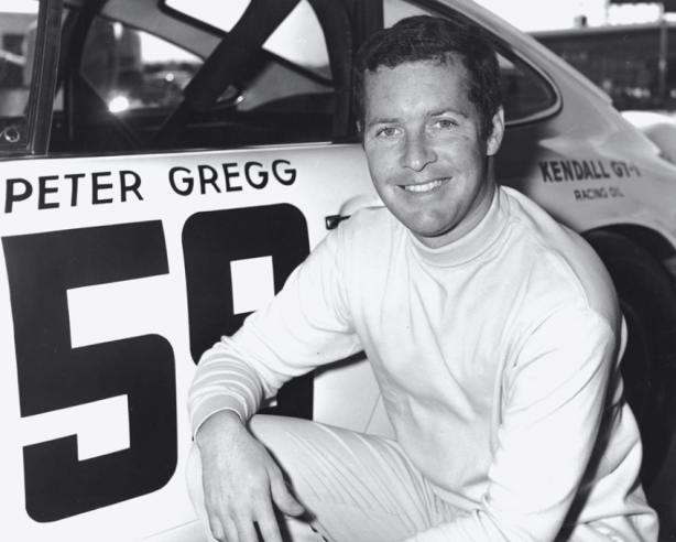 From the top: Claude Ballot-Léna and the American Peter Gregg pictured in front of the 911 he drove for the Brumos Porsche team between 1967 and 1969. © IXO Collections SAS - Tous droits réservés. 