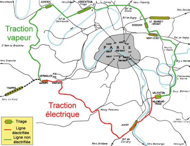 La Grande Ceinture, ligne circulaire à distance de Paris, relie les grands triages et coordonne le trafic marchandises national contournant la capitale. Mais l’électrification (en rouge) progresse et la vapeur se replie et quittera la Ceinture. © IXO Collections SAS - Tous droits réservés. Crédits photo © Collection Trainsconsultant-Lamming