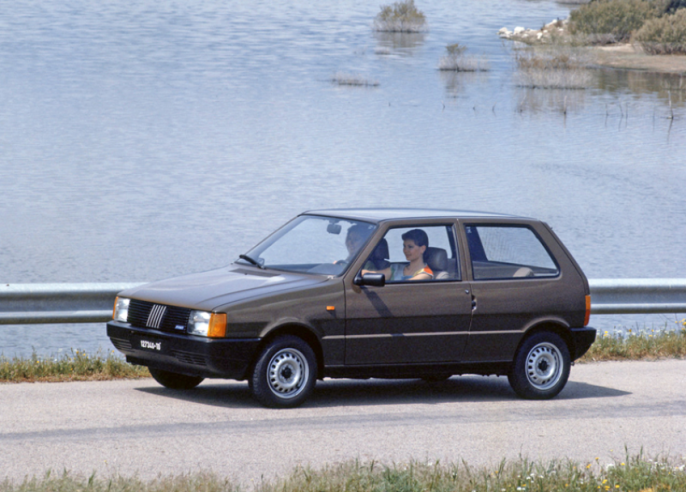 Avec 11 millions d’exemplaires vendus entre 1983 et 1995, la petite berline Uno est le plus gros succès commercial de toute l’histoire de Fiat. © IXO Collections SAS - Tous droits réservés. Crédits photo © Lancia D.R.