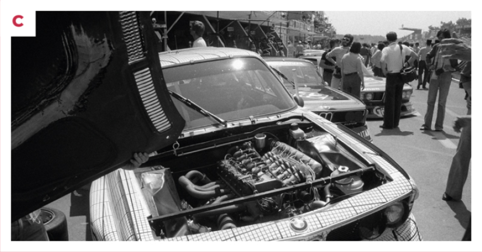 C. En 1975, au Mans, une CSL à moteur 3.2 turbo pilotée par Gregg et Redman part avec une décoration de l’artiste américain Frank Stella. © IXO Collections SAS - Tous droits réservés. 