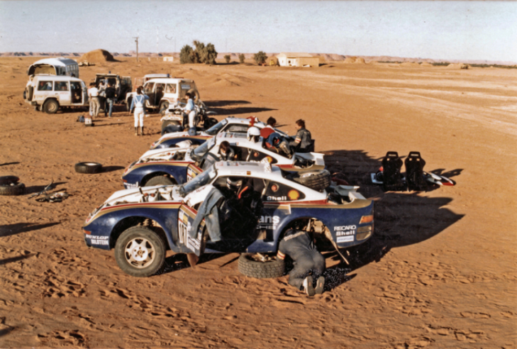 The three official 959s entered by Porsche in the 1986 Paris-Dakar took first, second and sixth places. © IXO Collections SAS - Tous droits réservés. 