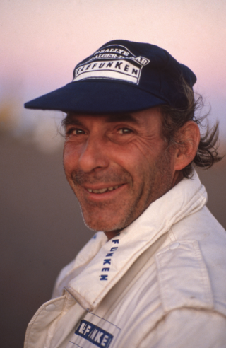 René Metge est vu ici dans le Paris-Dakar 1987. Le pilote français a participé 14 fois au Dakar, de 1979 à 2007, et 6 fois aux 24 Heures du Mans, entre 1977 et 1987. © IXO Collections SAS - Tous droits réservés. 