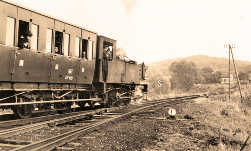 Las últimas secundarias mueren o están muertas cuando reinan las 141-R. Aquí, una locomotora con ténder del tipo 030 sigue circulando por la línea de St-Gobain a Chauny en 1975.© IXO Collections SAS - Tous droits réservés. Crédits photo © Document Jacques Henri Renaud.