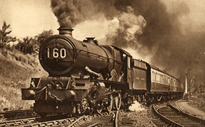 Sur le réseau du Great-Western britannique : une prestigieuse et énergique « King » en train  « d’arracher » son train, au début des années 1930. La « King » se distingue des nombreuses 230 du réseau avec son essieu porteur avant à paliers extérieurs. Les voitures accusent leur âge par rapport à la locomotive..© IXO Collections SAS - Tous droits réservés. Crédits photo © Collection Trainsconsultant-Lamming