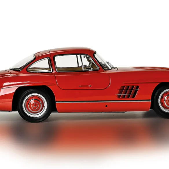 Mercedes Benz 300 SL Rouge