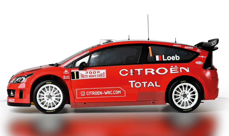 O Citroën C4 WRC, rainha das especiais, a ser montado peça por peça.