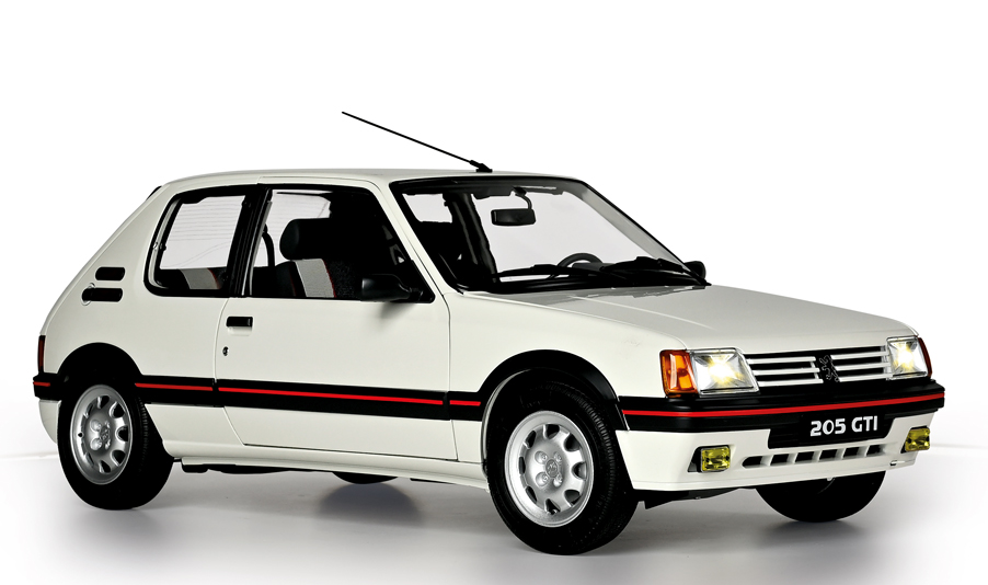 Entdecken Sie die Eleganz des Peugeot 205 GTI in seiner weißen Lackierung neu