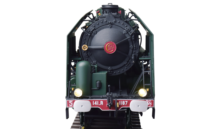 Découvrez la majestueuse locomotive 141 R Type Mikado à construire pièce par pièce