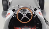 Assemble the number 8 Mercedes-Benz W 196 R, victorious with Fangio