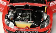 O Citroën C4 WRC, rainha das especiais, a ser montado peça por peça.